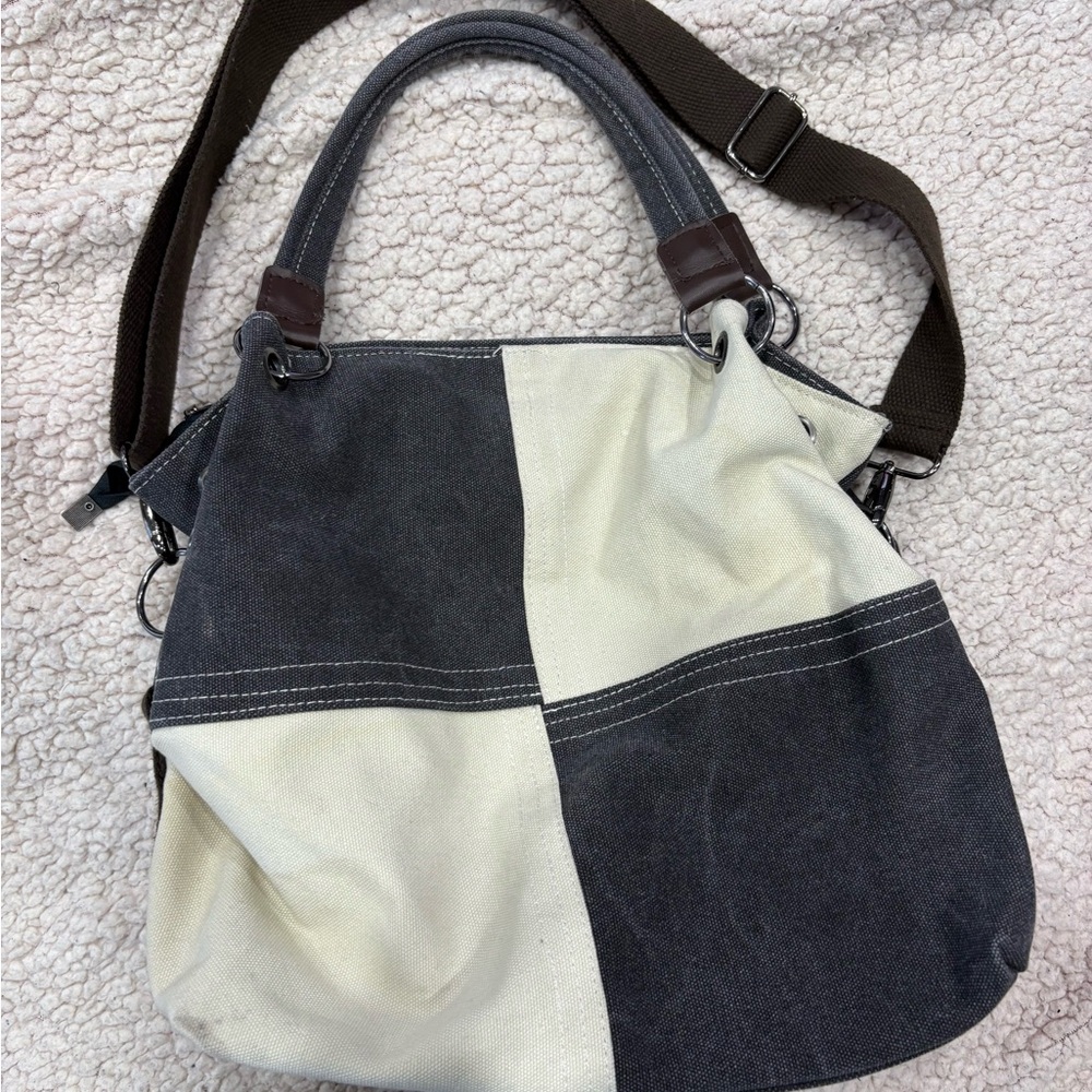 Amazon Black and White Shoulder Bag with Geometric Design